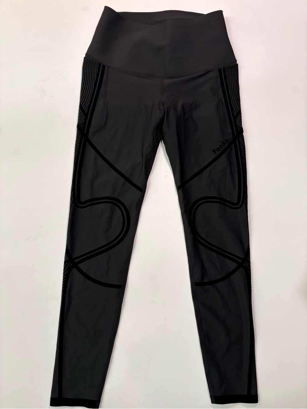 Fanka High-Rise Black Leggings with Contour Seams